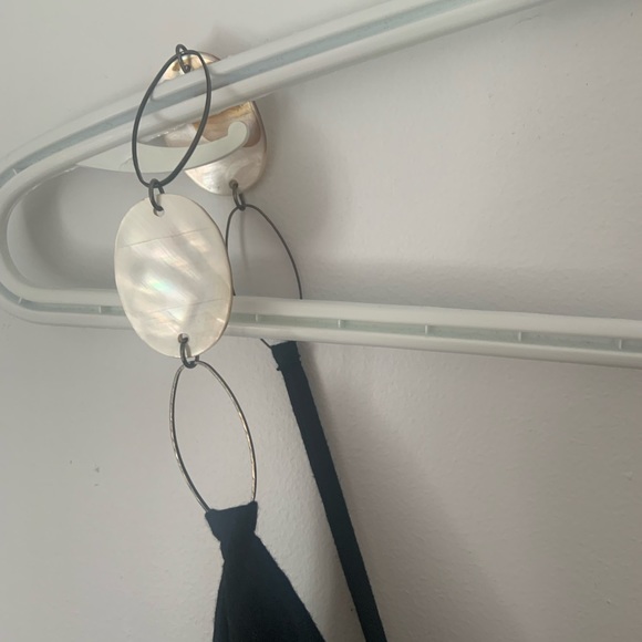 Beautiful camisole with « shell » straps (2 for 20$) - Picture 2 of 4